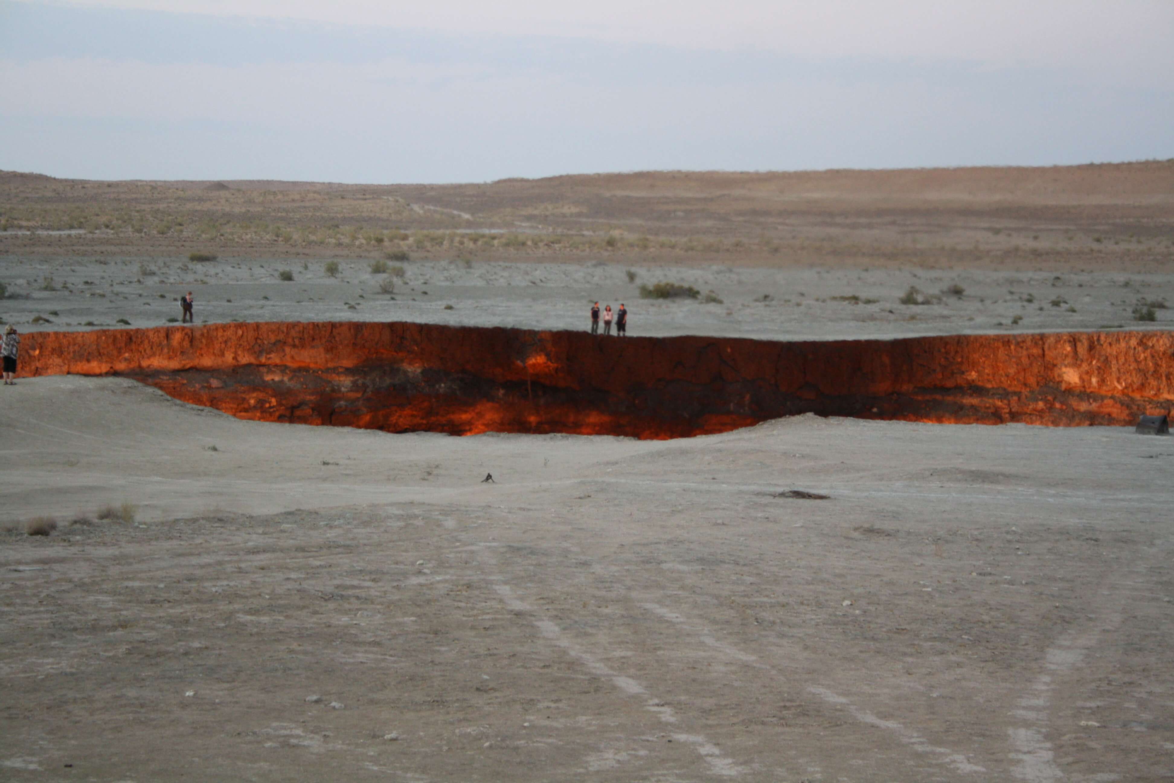 turkmenistan, darwaza krater 1.jpg